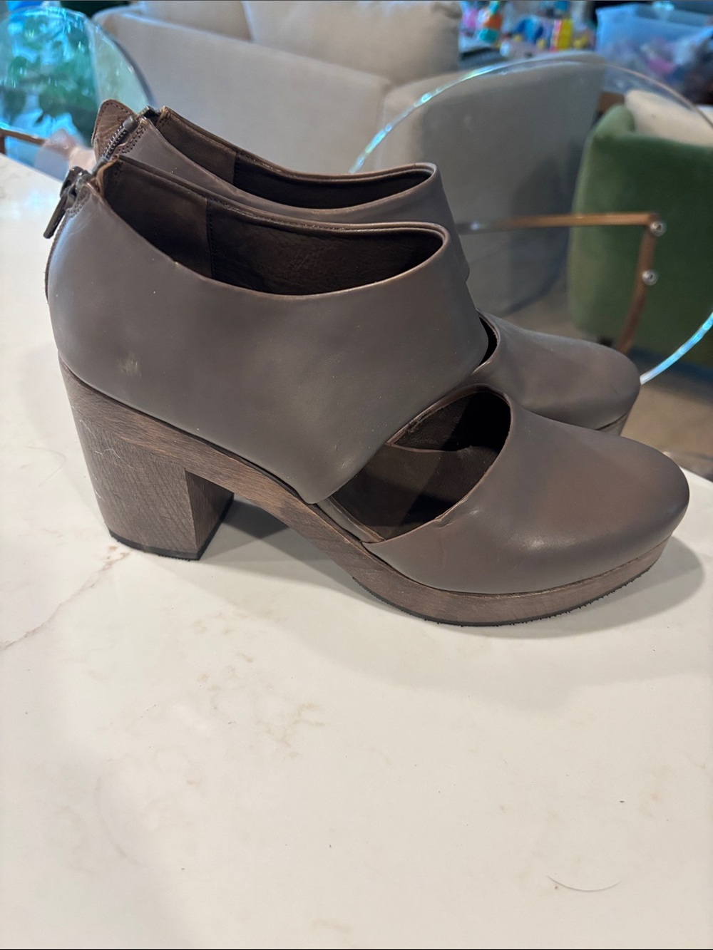 COCLICO gray/brown Cutout Block Heel